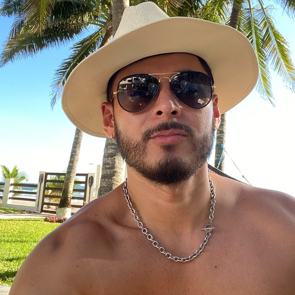 Meet your Posher, Gustavo - Picture 3 of 5